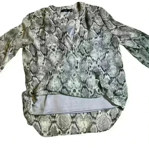 Apt. 9 Sheer Women Blouse Snake Print Gray, V Neck, Size L 3/4 Roll Tab Sleeve - Picture 2 of 8